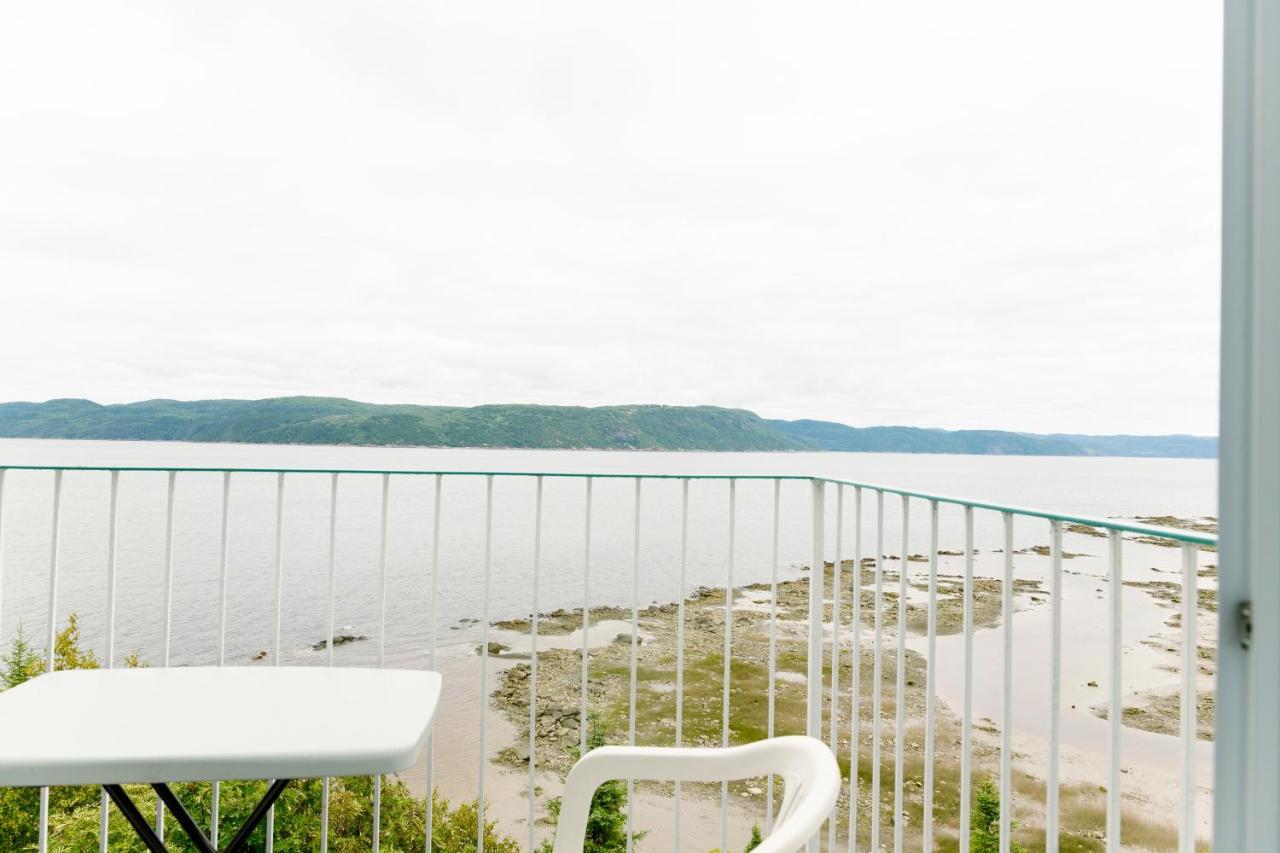 Auberge De La Riviere Saguenay La Baie Exterior photo