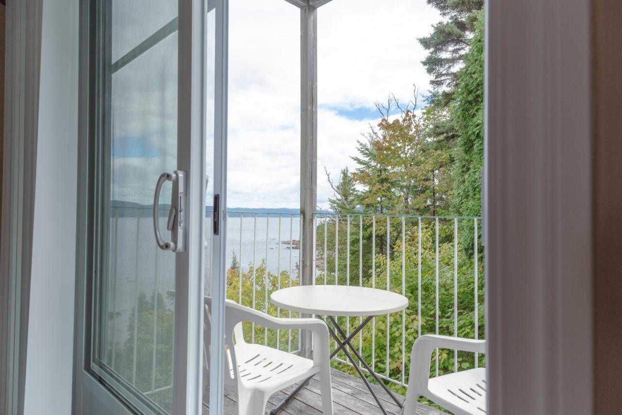 Auberge De La Riviere Saguenay La Baie Exterior photo